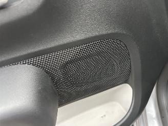 Citroën C3 1.2 PureTech 83pk C-Series - navi - line assist - clima - cruise - apple carpl - 66dkm nap - licht + regensensor picture 60