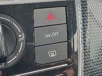 Volkswagen Up! 1.0i 65pk 5drs - nap - airco - line assist - bleutooth - aux - elektr ramen - led - facelift - rijdbaar picture 16