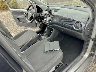 Volkswagen Up! 1.0i 65pk 5drs - nap - airco - line assist - bleutooth - aux - elektr ramen - led - facelift - rijdbaar picture 23
