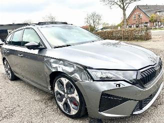 Skoda Octavia RS 2.0 TSI 265pk Aut + F1 Combi - pano - crystal light - front + line + side assist - virtual - 19 inch - keyless picture 4