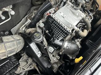 Volkswagen Transporter 2.0 TDI 150pk 6-bak Lang 3pers - 2x schuifdeur - nap - camera - navi - airco - cruise - pdc - trekh - facelift picture 10