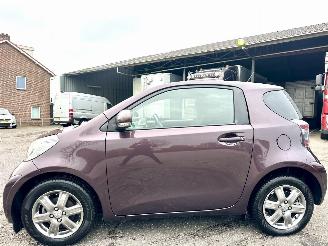 Toyota iQ 1.0 VVTi 68pk automaat Aspiration - 44dkm nap - navi - clima - keyless entry + start - lmv - pdc 2010/4