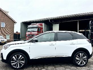 krockskadad bil auto Peugeot 3008 1.2 Turbo 131pk 6-bak Premium 2019/3