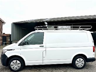 damaged commercial vehicles Volkswagen Transporter 2.0 TDI L1/H1 Comfortl - 37dkm nap - airco - cruise - pdc - trekh - klapdeuren - imperiaal - facelift model 2023/3