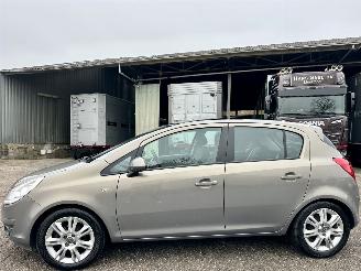 krockskadad bil auto Opel Corsa 1.4-16V 101pk Cosmo 5drs - pano - nap - clima - cruise - half leer - pdc - licht + regens + dimmend binnenspiegel 2011/1