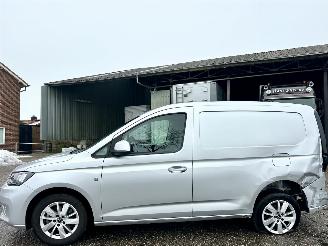 dañado vehículos comerciales Volkswagen Caddy 1.5 TSI 116pk 7-traps aut Highl - nap - virtual - standkachel - nav - cam - front + line + side + park assist 2024/3