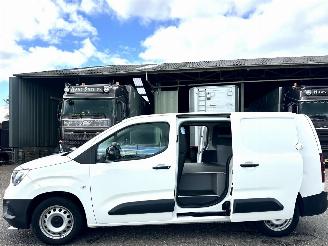 skadebil bedrijf Opel Combo 1.5D 102pk 6-bak L2/H1 Edition - nap - 1e eig - 2x schuifdeur - klapdeuren - airco - cruise - pdc 2022/11