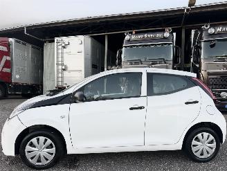  Toyota Aygo gereserveerd 1.0 VVT-i 72pk X-Fun 5drs - 39dkm nap - 1e eig - airco - cruise - esp - elektr ramen - rijdbaar 2021/7
