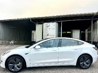Schadeauto Tesla Model 3 Gereserveerd 60kWh 238pk aut Standard rwd plus - pano - nap - navi - camera - leer - stoelverw - pdc v+a - self driving 2019/9