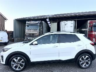  Kia Stonic Gereserveerd 1.0 T-GDi MHEV 101pk GT-Line - nap - 1e eig - navi - camera - 1/2 leer - stuur + stoelverw - keyless entry + start 2024/1