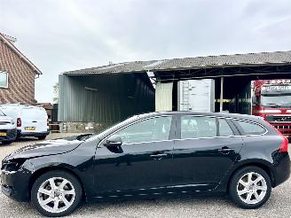 Schadeauto Volvo V-60 1.6 T3 150pk aut. Momentum - 144dkm nap - navi - clima - cruise - lmv - pdc - trekh - 2e eig 2015/5