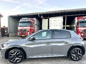 škoda osobní automobily Peugeot 208 1.2 Hybrid 136pk aut + f1 GT-Line - 7451km nap - 2025/12
