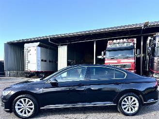 uszkodzony samochody osobowe Volkswagen Passat GTE 1.4 TSI aut Highline sedan - nap - navi - acc - front assist - leer + alcantara + stoelverw - pdc v+a 2016/12