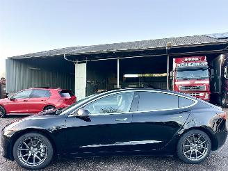 krockskadad bil auto Tesla Model 3 Standard RWD Plus 60kWh 238pk aut - pano - nap - leer - stoelverw - 3x camera - full self driving 3 2019/12