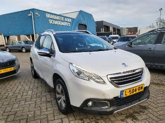 krockskadad bil auto Peugeot 2008 AUTOMAAT  1.6 VTi  Allure leer,pann,navi, rijdbaar 2015/4