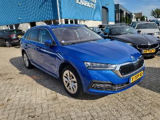uszkodzony samochody osobowe Skoda Octavia Combi 1.5 E hybride -TSI Business Edition Plus autom rijdbaar 2024/3