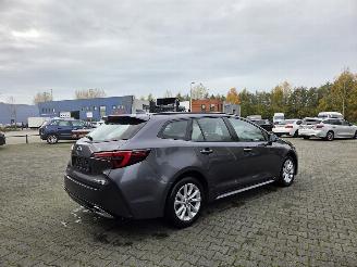 Toyota Corolla 1.8 HYBR picture 2