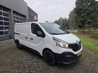 dommages fourgonnettes/vécules utilitaires Renault Trafic 1.6 Diesel 89kw / 136 dkm / CAMERA  / TREKHAAK 2018/8