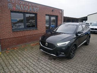 krockskadad bil auto MG ZS LEER AUTOMAT 2023/11