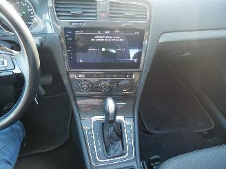 Volkswagen Golf e picture 12