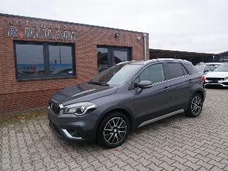 skadebil auto Suzuki SX4 CROSS LEER LED PANORAMADAK 2017/7