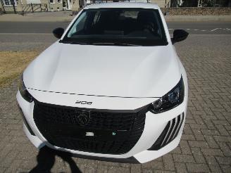  Peugeot 208 1.2 Hybrid 22.025km Klima CruiseControl Pdc Navi>Android Auto/Carplay 2025/3