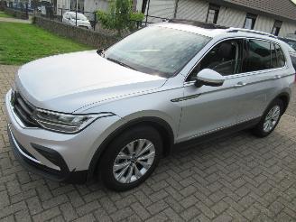  Volkswagen Tiguan 1.5TSI 150pk DSG Aut. Climatronic Leer Navi Camera Pano/Schuifdak Stoel/Stuur Verwarming  Elec.Achterklep 2022/9