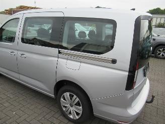Schadeauto Volkswagen Caddy maxi 2.0TDI  7-Zits  iQ-Drive Climatronic Camera Navi>Android of Carplay CruiseControl Front Assist Pdc.... 2024/5