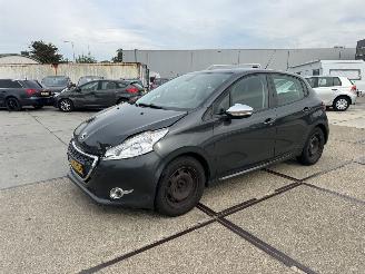 uszkodzony samochody osobowe Peugeot 208 1.2 VTI Envy 5drs 2013/9