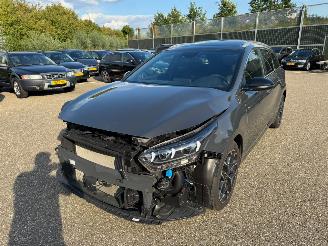 Voiture accidenté Kia Ceed GT Line Business DIESEL HYBRIDE PANO LEDER LED 2024/4