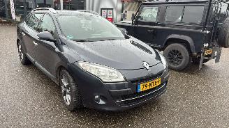 damaged passenger cars Renault Mégane Estate 1.6 dCI Automaat 2010/11