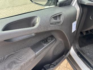 Ford Transit Courier Van  picture 12