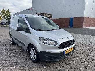 Ford Transit Courier Van  picture 4
