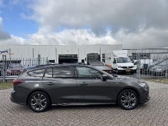 Ford Focus 1.0 EcoBoost Hybrid ST Line picture 2