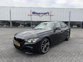 damaged passenger cars BMW 3-serie 330i M Sort 2019/1
