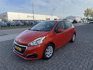 Unfallwagen Peugeot 208 1.2 PureTech 60kw AIRCO Euro6 2017/6