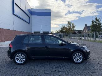 Vaurioauto  passenger cars Volkswagen Golf 1.0 TSI 85Kw Navi - Clima 2015/10