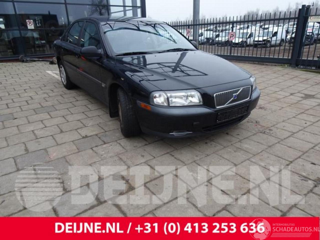 Volvo S-80 