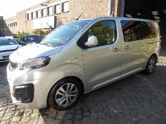 krockskadad bil auto Peugeot Traveller active 2018/8