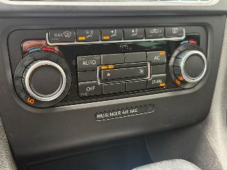 Volkswagen Golf 1.6 TDI Highline BlueMotion AUTOMAAT picture 10