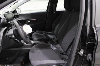 Peugeot 208  picture 11