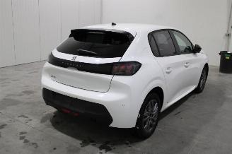 Peugeot 208  picture 4