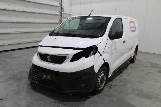 krockskadad bil auto Peugeot Expert  2021/9