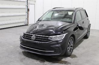 krockskadad bil auto Volkswagen Tiguan  2020/10