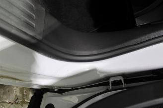 Peugeot 2008  picture 23