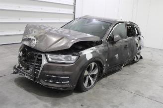 Salvage car Audi Q7  2018/9