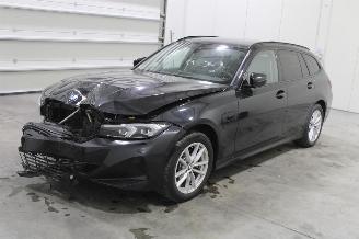 damaged passenger cars BMW 3-serie 320 2024/2