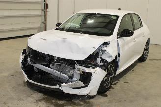 krockskadad bil auto Peugeot 208  2024/8