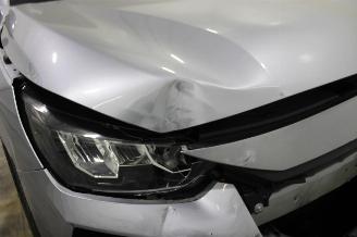 Peugeot 208  picture 8