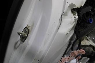 Peugeot 208  picture 24